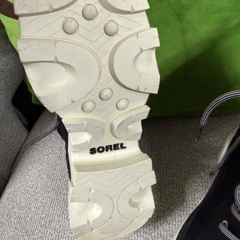 Sorel Black and White Boots - Picture 6 of 6